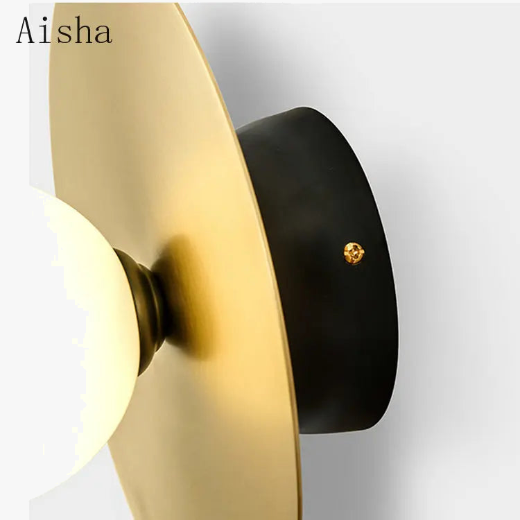 plafonnier doré design créatif pour décoration intérieure et extérieure