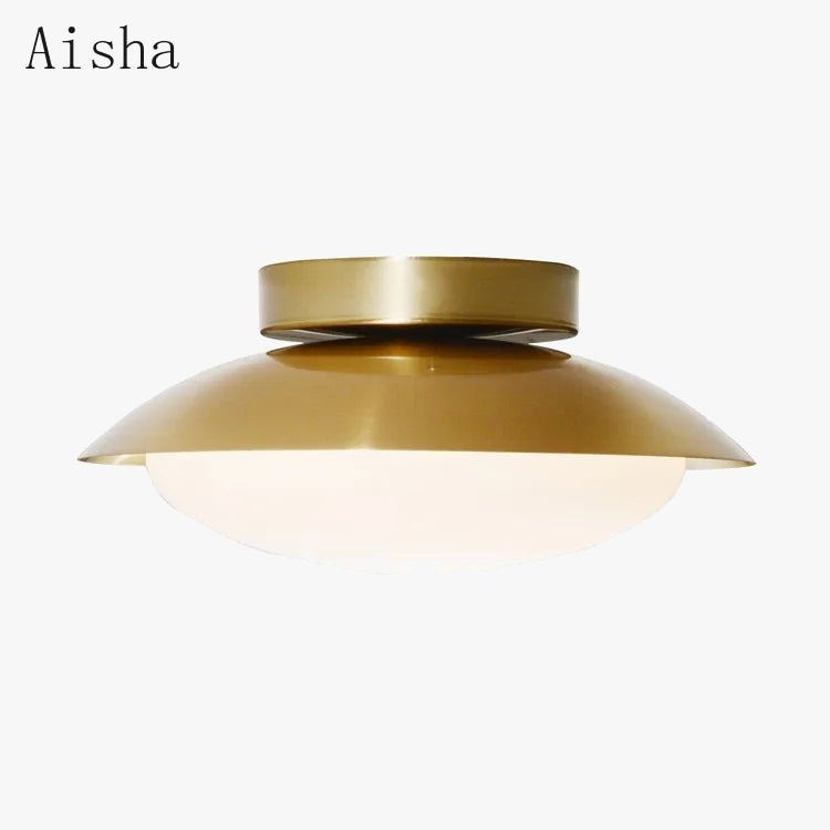 plafonnier doré design moderne pour intérieur élégant et lumineux