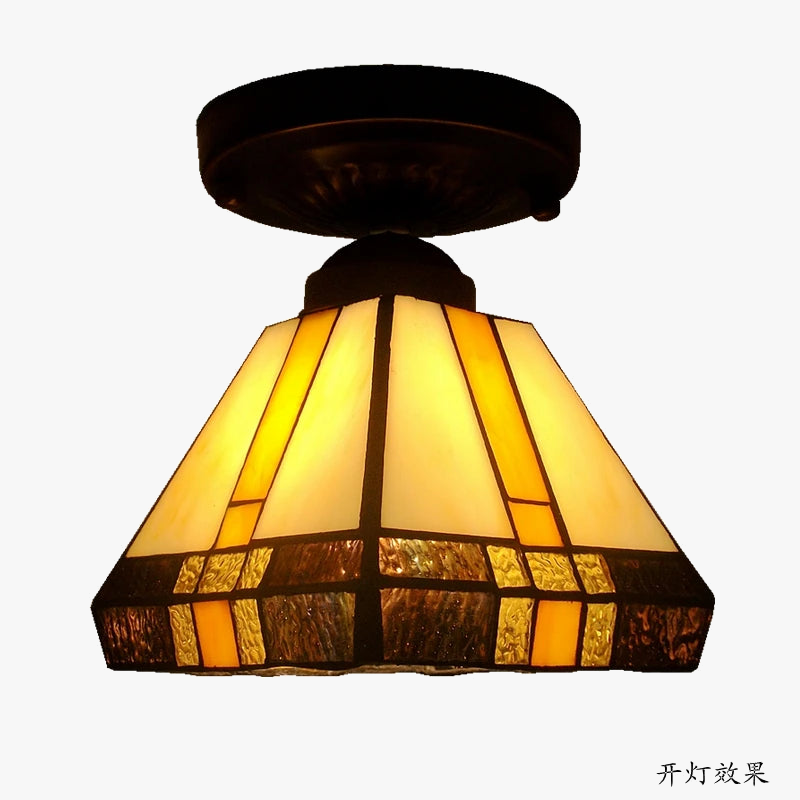plafonnier rétro en verre tiffany pour intérieur élégant