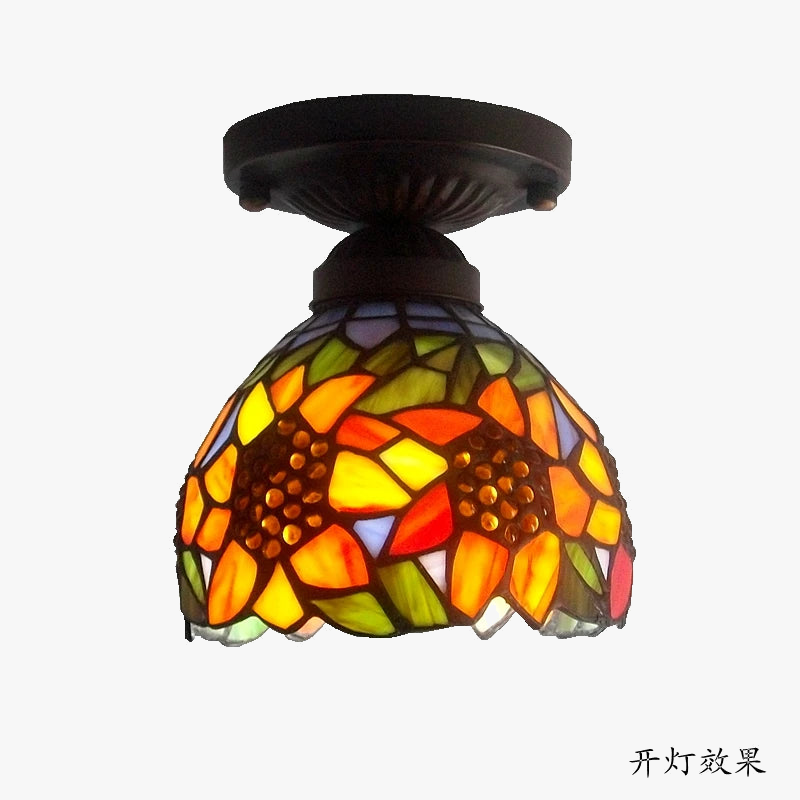 plafonnier rétro en verre tiffany pour intérieur élégant