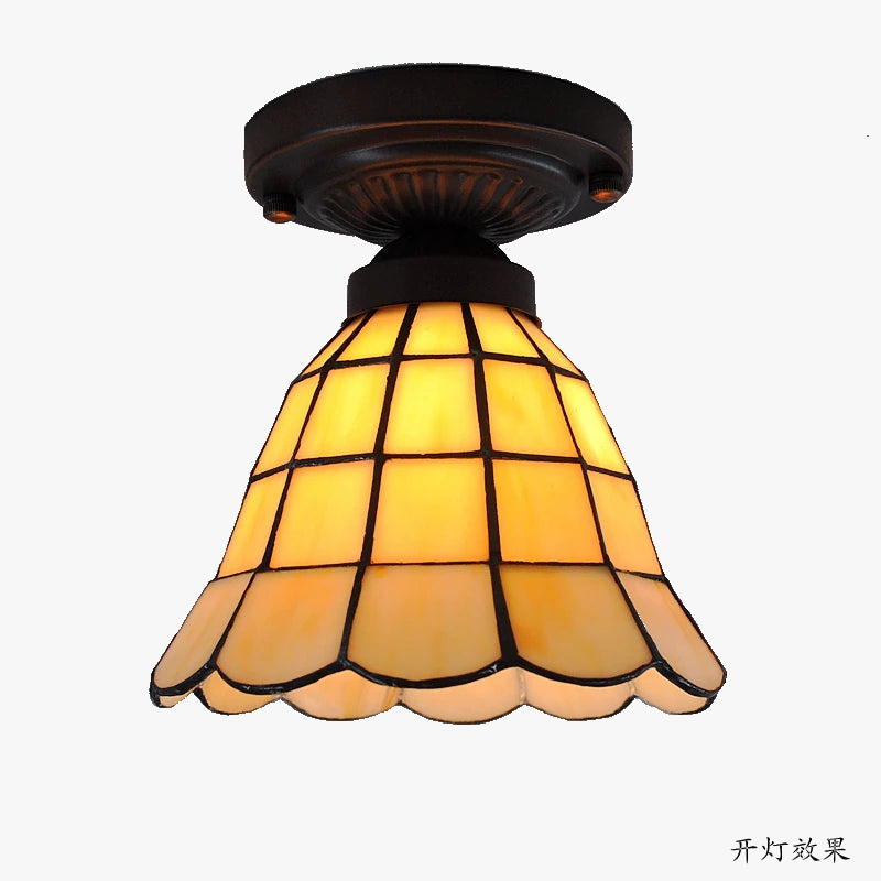 plafonnier rétro en verre tiffany pour intérieur élégant