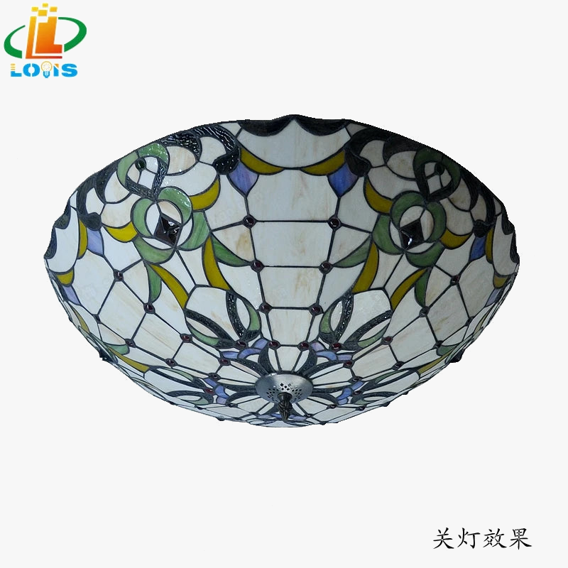 plafonnier vitrail style tiffany créatif pour intérieur élégant