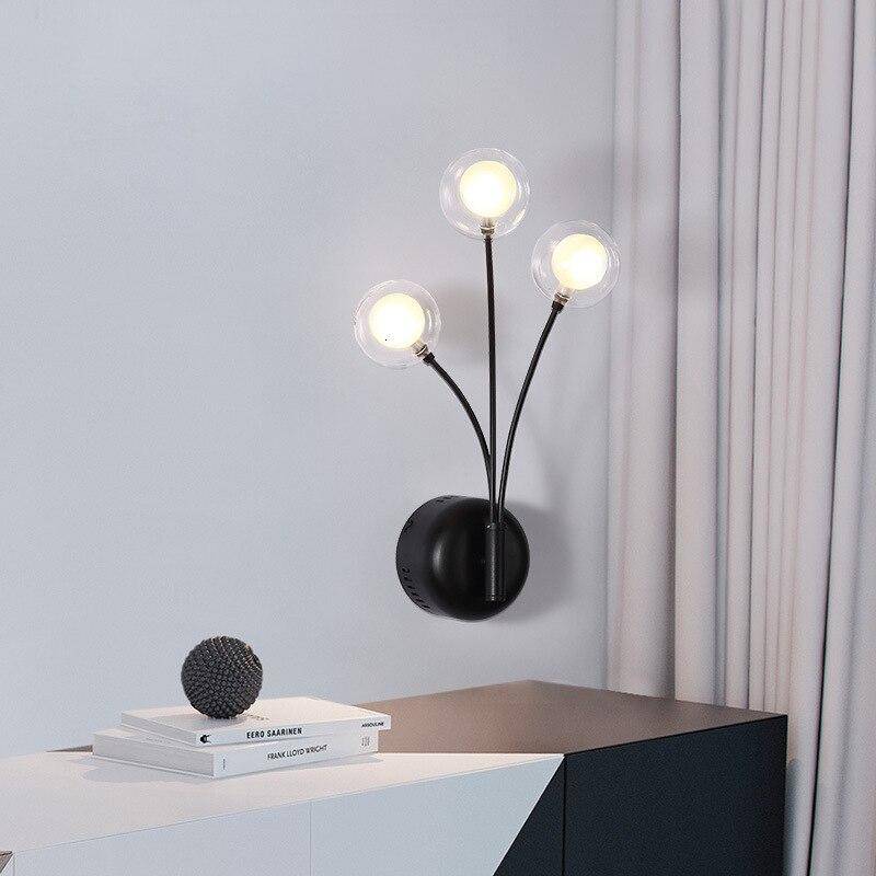 Applique murale design à LED noire avec trois boules en verre Hotel