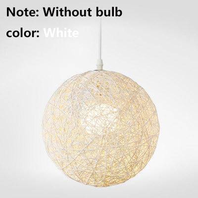 Suspension en boule de tissu de couleur Wicker