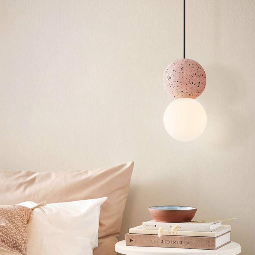 Suspension design en boule en ciment façon terrazzo LED