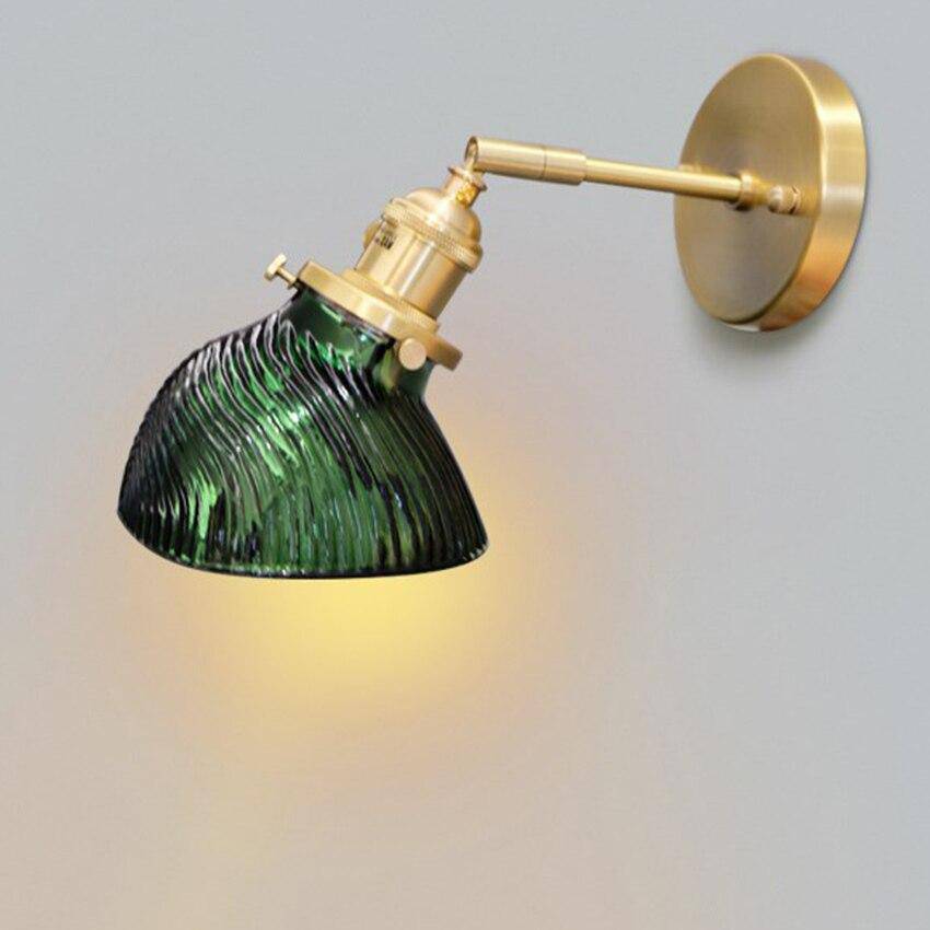 Applique murale design LED dorée avec bras rétro et abat-jour en verre émeraude