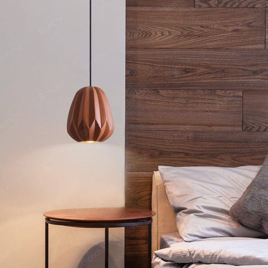 Suspension design LED en résine colorée style Hang