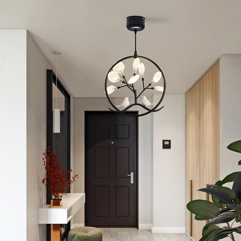 Lustre moderne avec arbre et oiseaux dans anneau Rhym