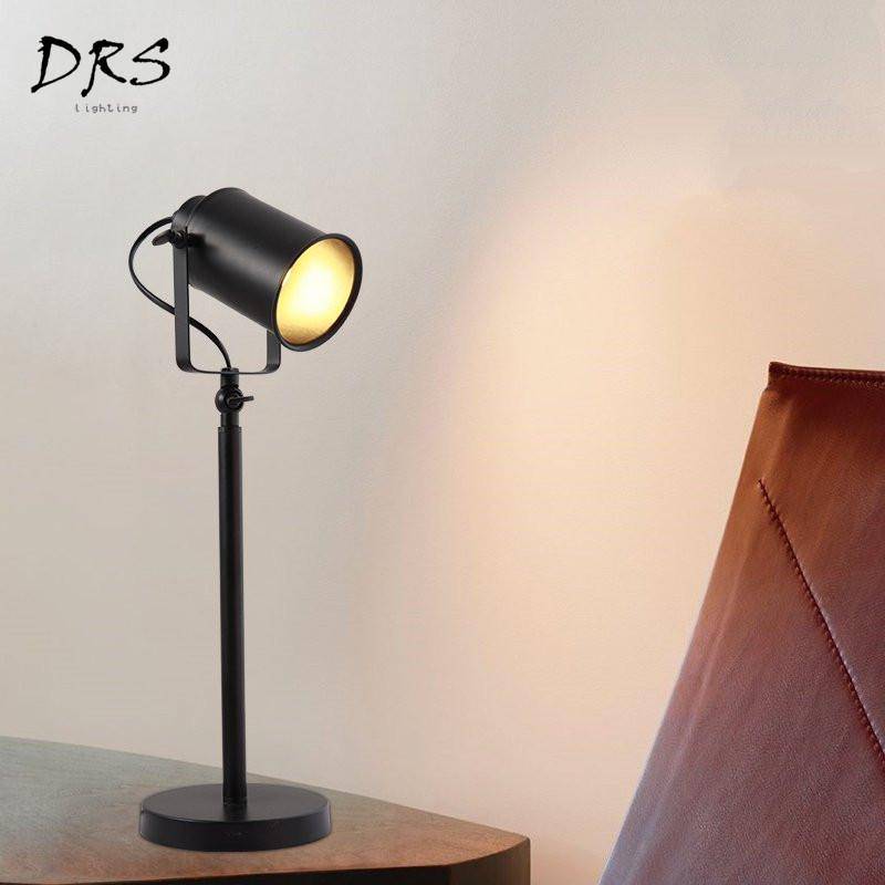 Lampe de bureau à LED spot ajustable sur pied noir