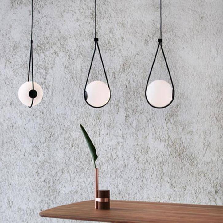 Suspension design boule accrochée Designer