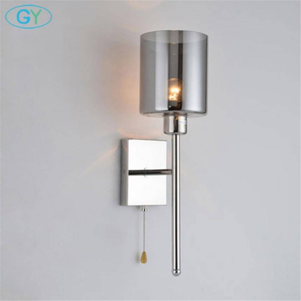 Applique murale design chromée à LED et abat-jour cylindrique en verre