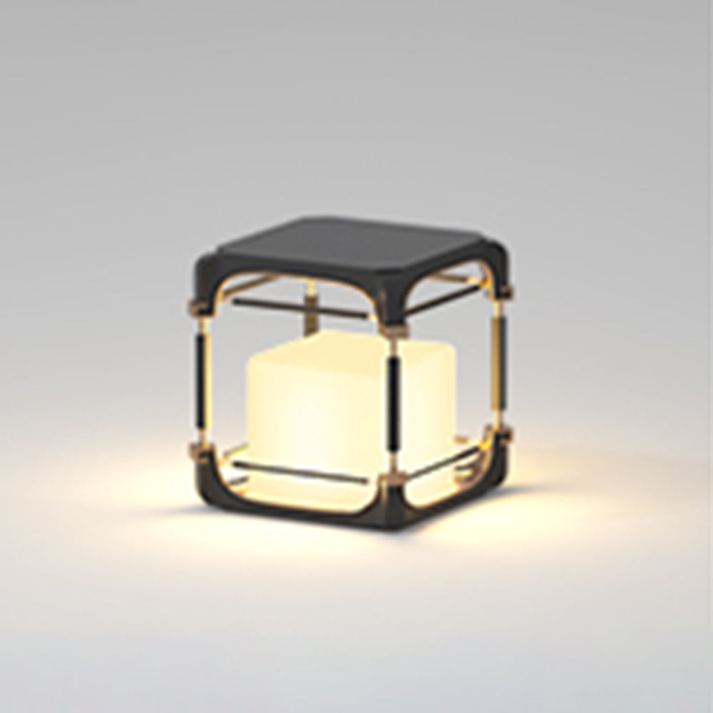 Lanterne de sol à armature noire et bloc lumineux acrylique — Quintefeuille