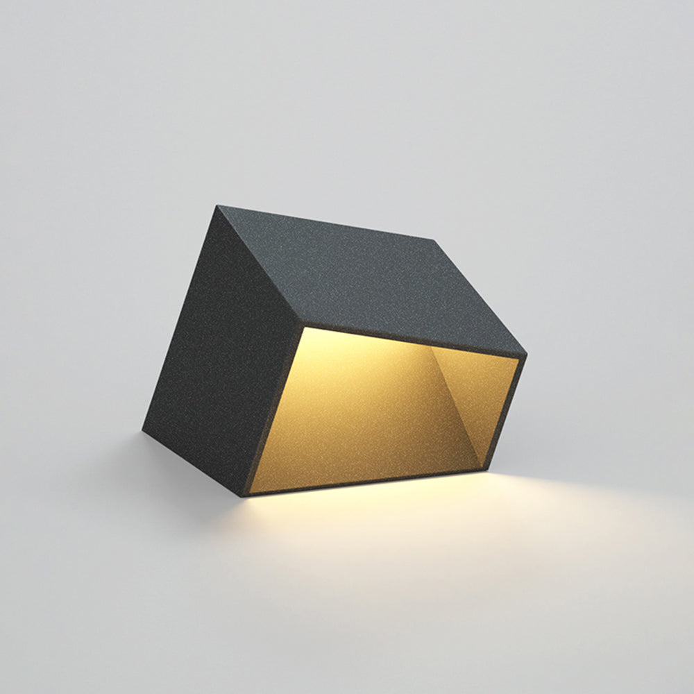 Luminaire d’extérieur à volume anguleux en métal noir — Sagine