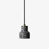 Suspension design en ciment style terrazzo coloré