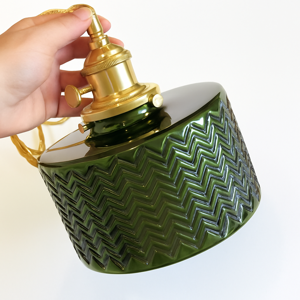 Suspension design en verre vert minimaliste japonais