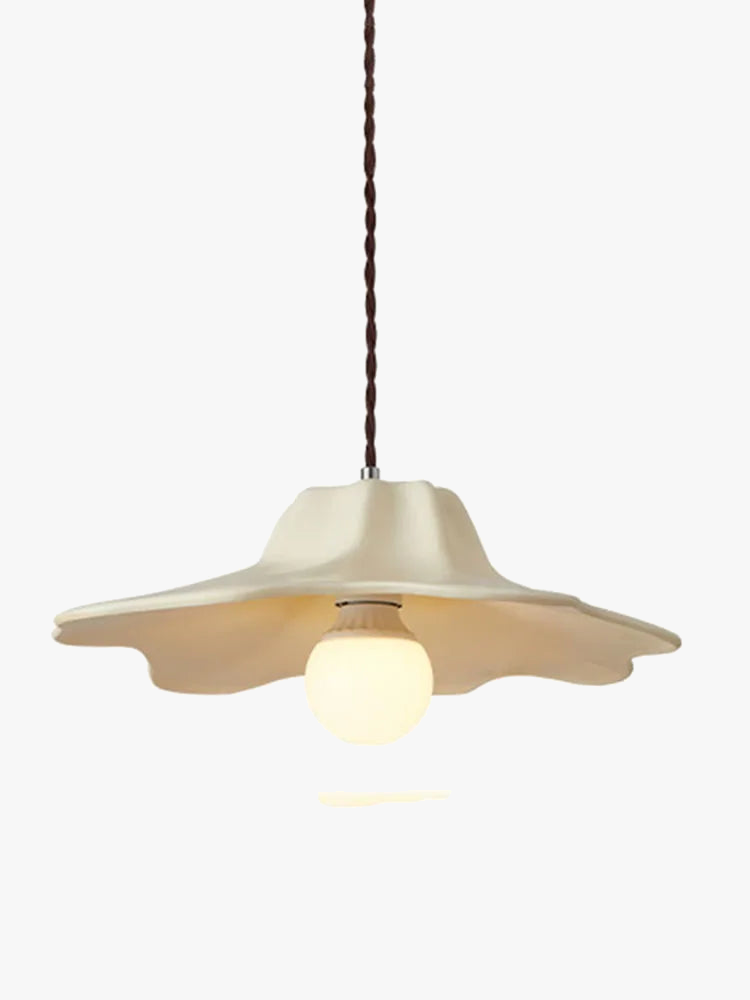 suspension en résine design moderne pour intérieur contemporain