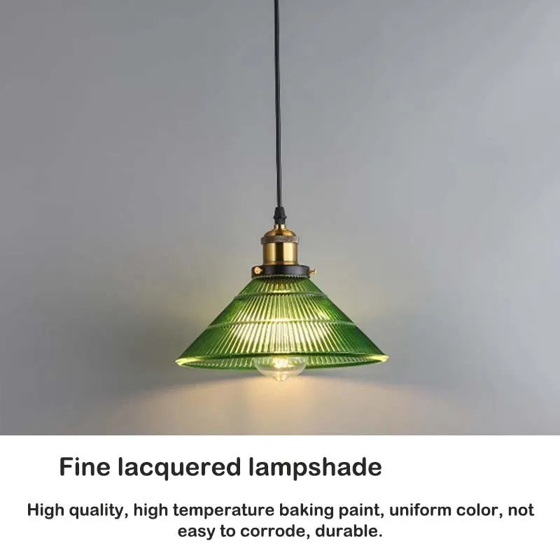 Suspension en verre au design nordique vert