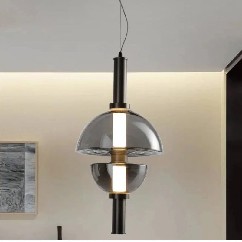 suspension en verre coloré design nordique pour éclairage élégant