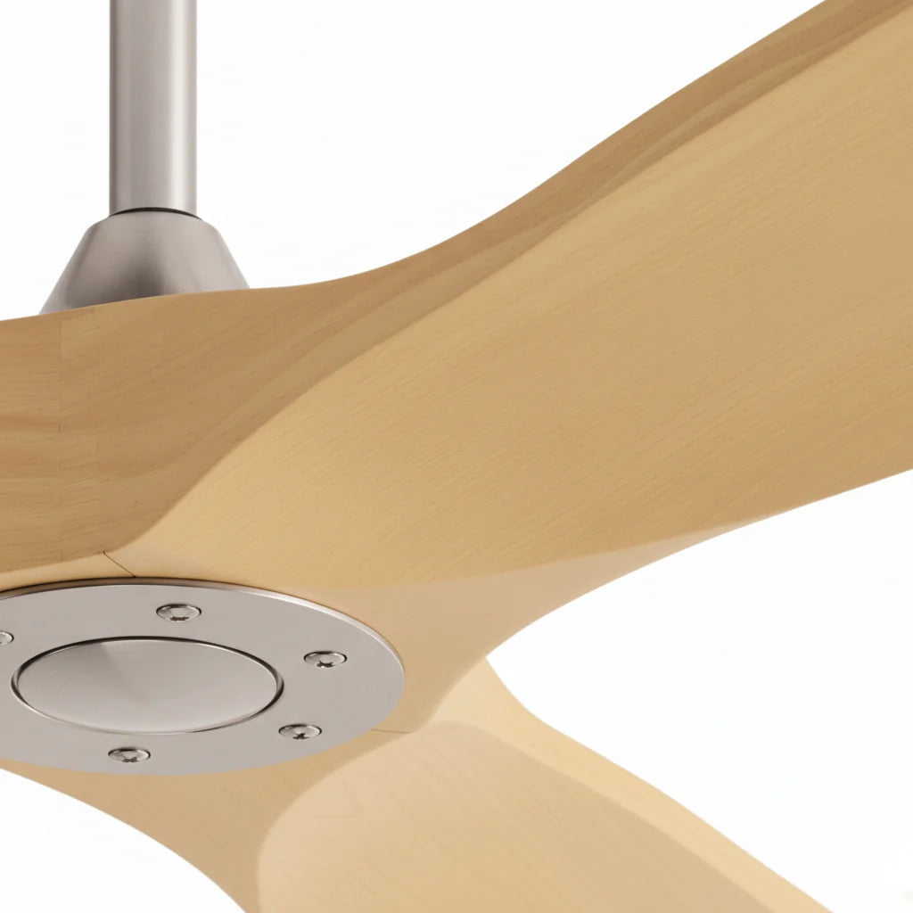 Ventilateur de plafond chromé sans éclairage, effet bois clair — Argousier