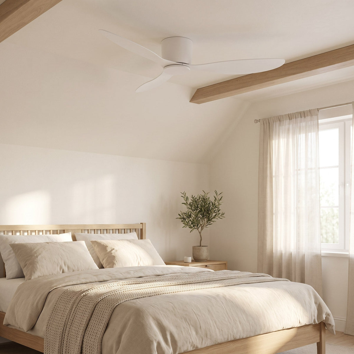 Ventilateur de plafond plat à trois pales blanches, sans lumière — Abricotier